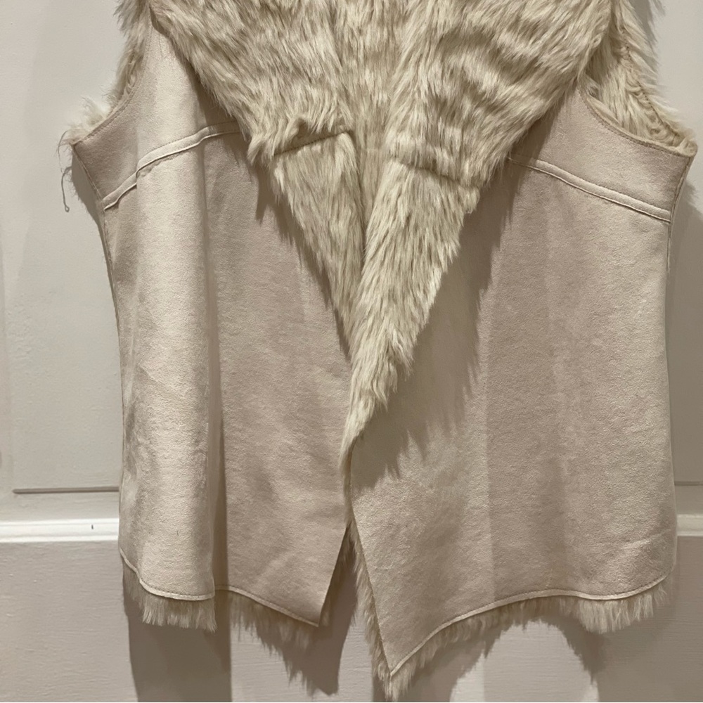 Ultra Suede/ fake fur vest size XL new without tags white/off white